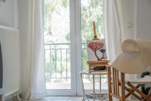 Luxury 6BR Villa, Garden Oasis, near Schinia Beach