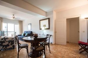 Alicante central and beach side apartment