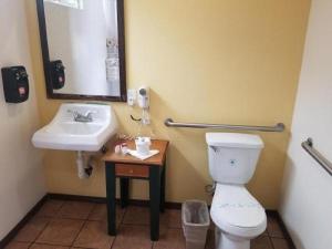 Double Room - Disability Access room in Casa Bella Inn Downtown LA