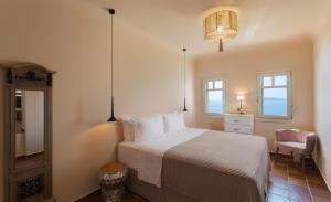 Villa Itis Luxury Suite with Balcony, Panoramic View & Jacuzzi