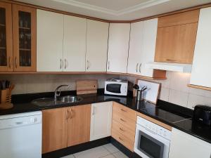 Terrazas del Duque 2, terrace, sea view, only 300 m to beach, heated pool, wifi internet, dishwasher, washing machine