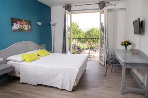 Hotels Le Neoulous : Chambre Quadruple - Vue sur Montagnes