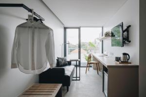 Phòng Hai Giường Đơn Loại Sang (Deluxe Twin Room)