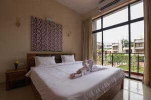 StayVistas Greenwoods Villa 10 - City-Center Villa with Private Pool, Terrace, Lift & Carrom Board