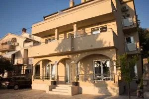 Apartments and Rooms Lux - سينج