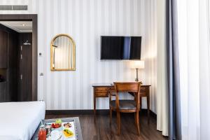 Double or Twin Room with Extra Bed room in Intur Palacio San Martin