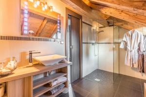 Chalets Les Edelweiss Mont-Blanc : photos des chambres