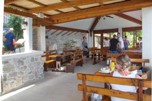 Apartments by the sea Pisak, Omis - 7519