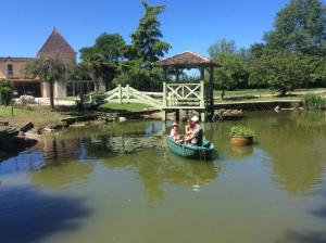 B&B / Chambres d'hotes Le Bois de Montpouillan : photos des chambres