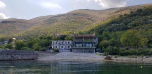 ROOMS Lake view Balani restaurant