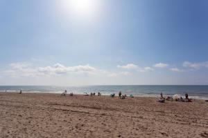 Relaxing Seafront Apartment Gavà 20 Min from BCN