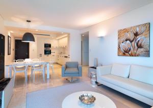 Two-Bedroom Apartment with Private Hot Tub and Garden room in Olympic Residence Deluxe Apartments