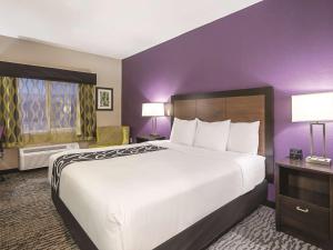 Deluxe King Room room in La Quinta Inn by Wyndham Livermore