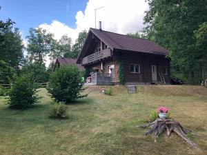 Chata Wooden house with sauna, fireplace near forest, lake, SPA Otep&auml;&auml; Est&oacute;nsko