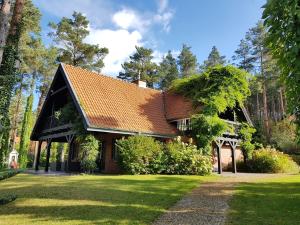 Počitniška hiša Pluski dom nad jeziorem Pluski Poljska