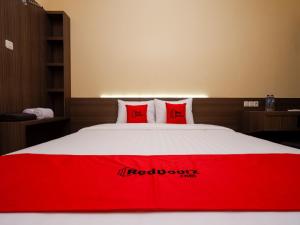 RedDoorz Plus near Paragon Mall Semarang