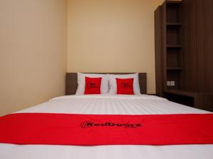 RedDoorz Plus near Paragon Mall Semarang