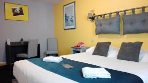 Hotels Hotel Le Chantilly : photos des chambres