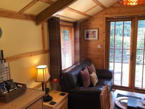 Rashfield Sheilings - Quiet Riverside Lodges for Couples near Pucks Glen