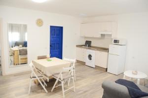 Apartamentos El Marinero - Iglesia