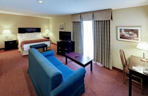 Queen Studio Suite - Non-Smoking room in Hawthorn Suites Dayton North