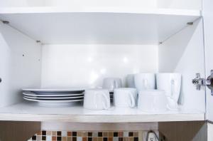 Pool View 2BR Mutiara Bekasi Apartment By Travelio