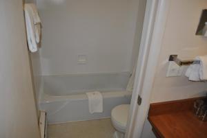 Double Room with Two Double Beds - Non-Smoking room in Travelers Lodge Marshall