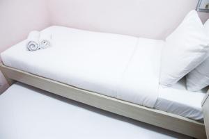 Best Price 2BR Mutiara Bekasi Apartment By Travelio