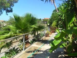 Apartment with Garden View