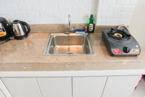 Central Jakarta Minimalist Studio Apartment at Elpis Residence By Travelio