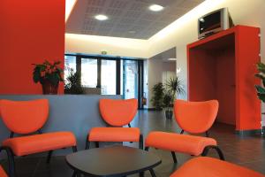 Hotels JF Accueil & Formation : photos des chambres
