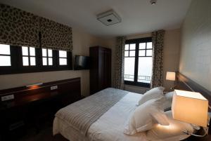 Hotels Ambassadeurs Logis Hotel : photos des chambres