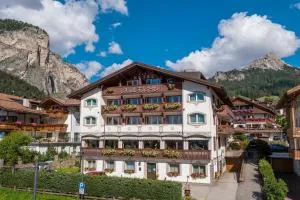 Astor Suites B&B - Sëlva di Val Gardena