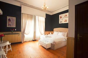 King Room with Balcony room in Tahrir Plaza Suites - Museum View