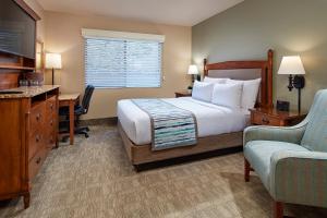 Standard Queen Room room in Glorietta Bay Inn
