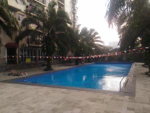 Comfortable 2BR Mutiara Bekasi Apartment By Travelio