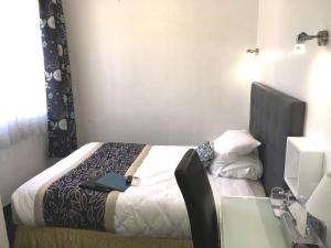 Hotels Logis Hotel des Cayrons : photos des chambres