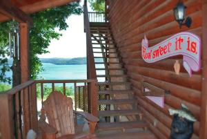 Suite with Lake View room in Sugar Ridge Resort