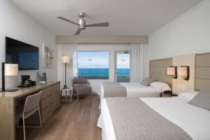 Deluxe Ocean Front Double Beds room in Riu Plaza Miami Beach