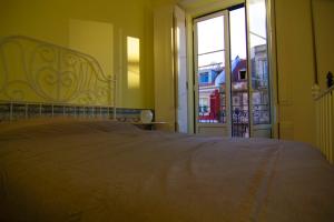 Apartment BaixaChiado view Tagus