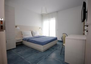 Double or Twin Room with Balcony and Sea View room in Apartments Harmony
