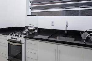 Suítes e Quartos na Avenida Carlos Gomes não tem garagem