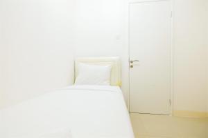 Cozy 2BR Bassura City Apartment with City View By Travelio