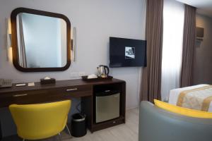 One Central Hotel & Suites