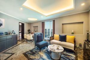 Luxury King Suite room in Gulf Court Hotel Business Bay