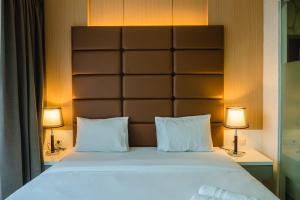 Luxurious 1BR At Dago Suites Apartment By Travelio