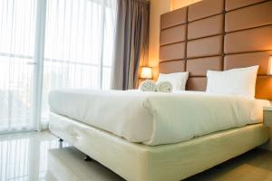 Luxurious 1BR At Dago Suites Apartment By Travelio