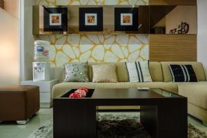 Luxurious 1BR At Dago Suites Apartment By Travelio