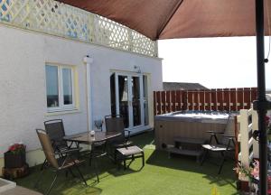 Bunny Meadows Holiday Farmhouse near Carmarthen & Pembrokeshire