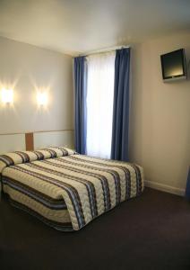 Double Room - Disability Access room in Hôtel De Nemours